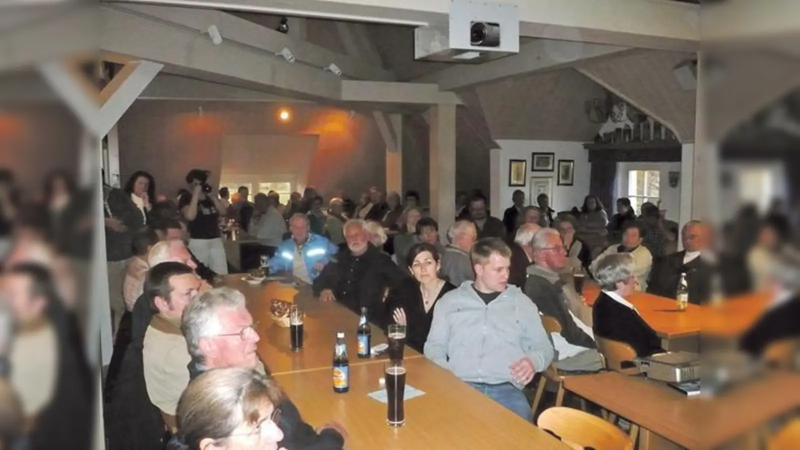 Mehr als 120 Bürger verfolgten die kommunalpolitischen Informationen bei  einer CSU-Ortsteilveranstaltung im Bürgersaal Ottendichl.  (Foto: Privat)
