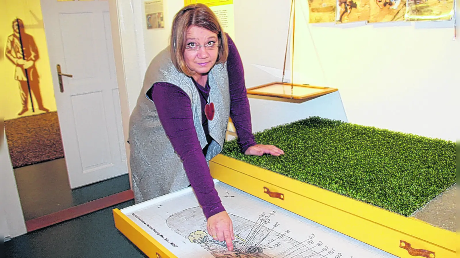 Zeitreise-Vereinsvorsitzende Annette Reindel freut sich die Kilti-Ausstellung im Museum mit neuen Erkenntnissen zu erweitern. (Foto: pst)