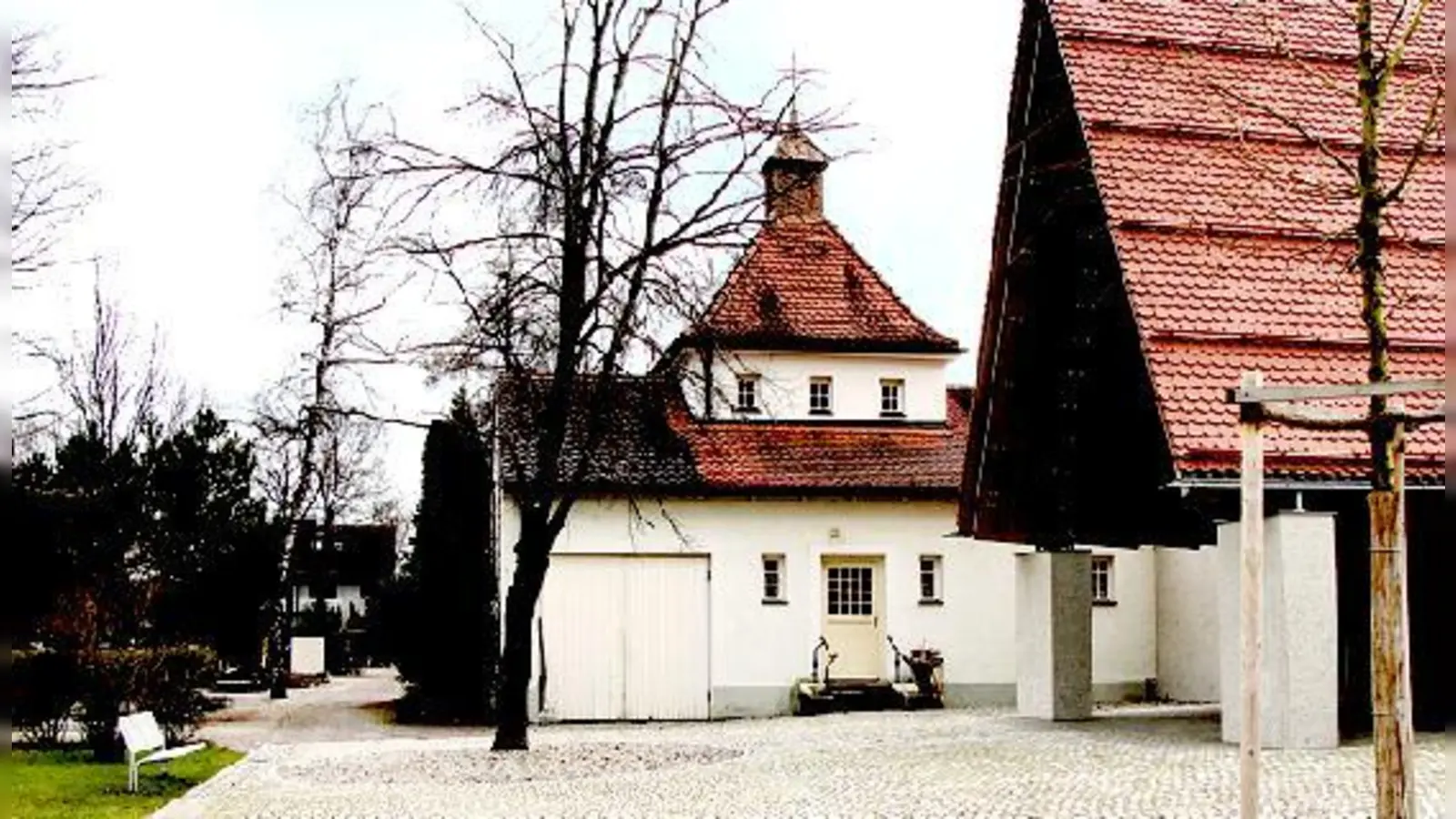 Das Jugendstil-Juwel alte Aussegnungshalle wollen einige Gemeinderäte  »stehen lassen, bis es zusammenfällt«. Votum: Sanierung verschoben.	 (Foto: cs)