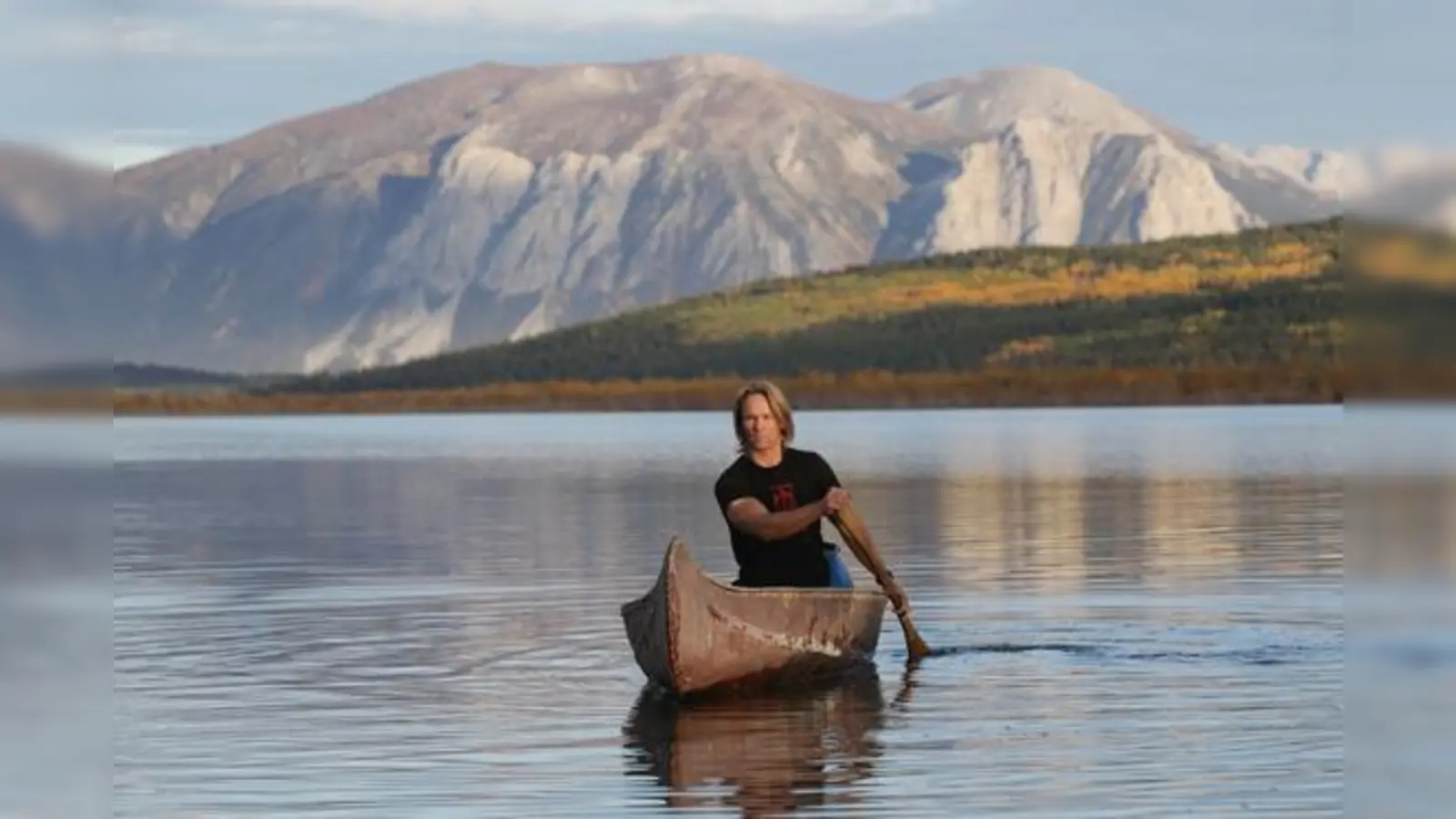 Der Abenteurer Dirk Rohrbach begab sich auf eine 3.000 Kilometer lange Kanu-Fahrt über den Yukon. Inmitten durch unberührte Natur. 	 (Foto: VA)