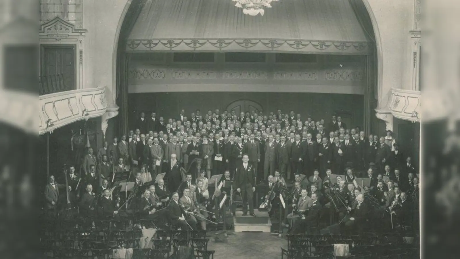 Die Bürger-Sänger-Zunft 1926 bei einem Auftritt in Reichenhall. (Foto: Zunft)