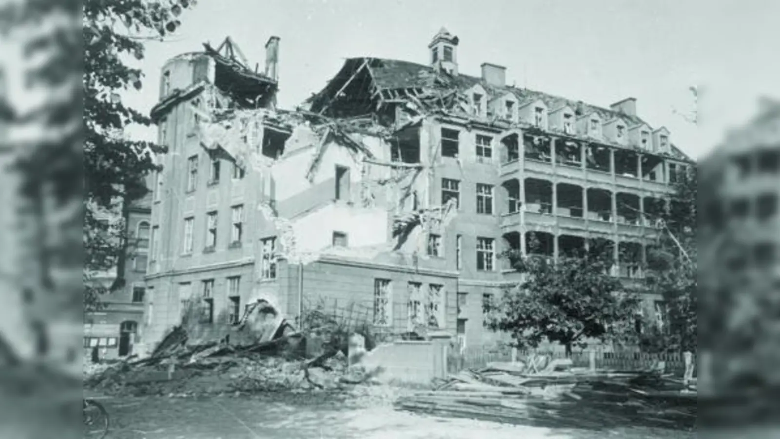 Das Löhehaus an der (jetzigen) Landshuter Allee nach dem Bombenangriff im Oktober 1943. (Foto: Archiv Innere Mission)