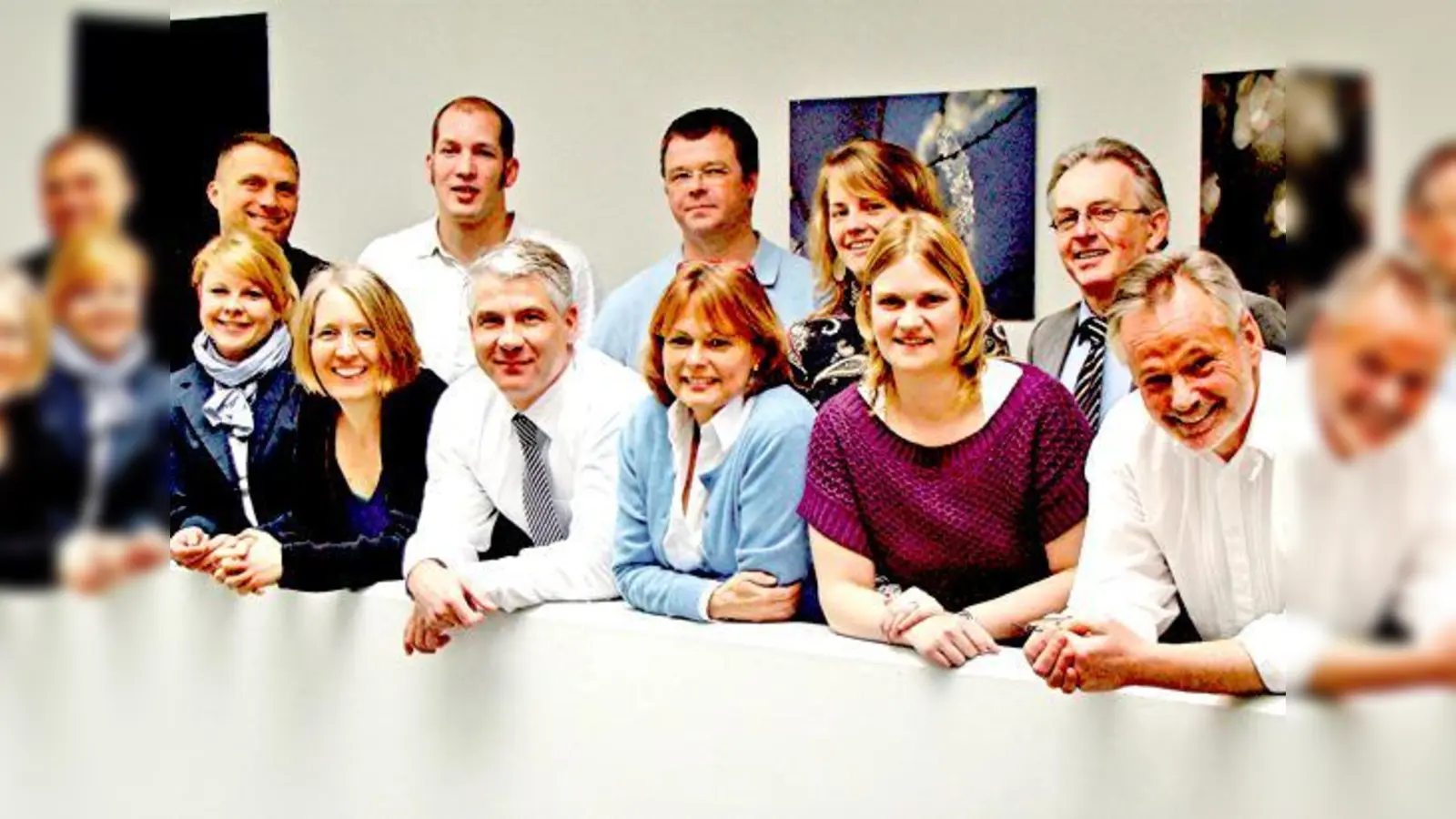 Bürgermeister Jörg Pötke (1. v.r.) freut sich, ein kompetentes Team für die ­Jugendarbeit in Taufkirchen auf die Beine gestellt zu haben. 	 (Foto: Ka)