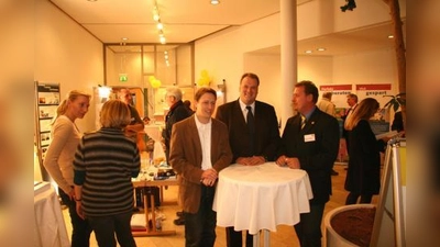 Das zufriedene Organisationsteam mit Thomas Leineweber, Christoph Göbel und dem neuen Hauptorganisator Markus Zeidler (v.l.) freute sich über die rege Messeatmosphäre im Bürgerhaus. (Foto: US)