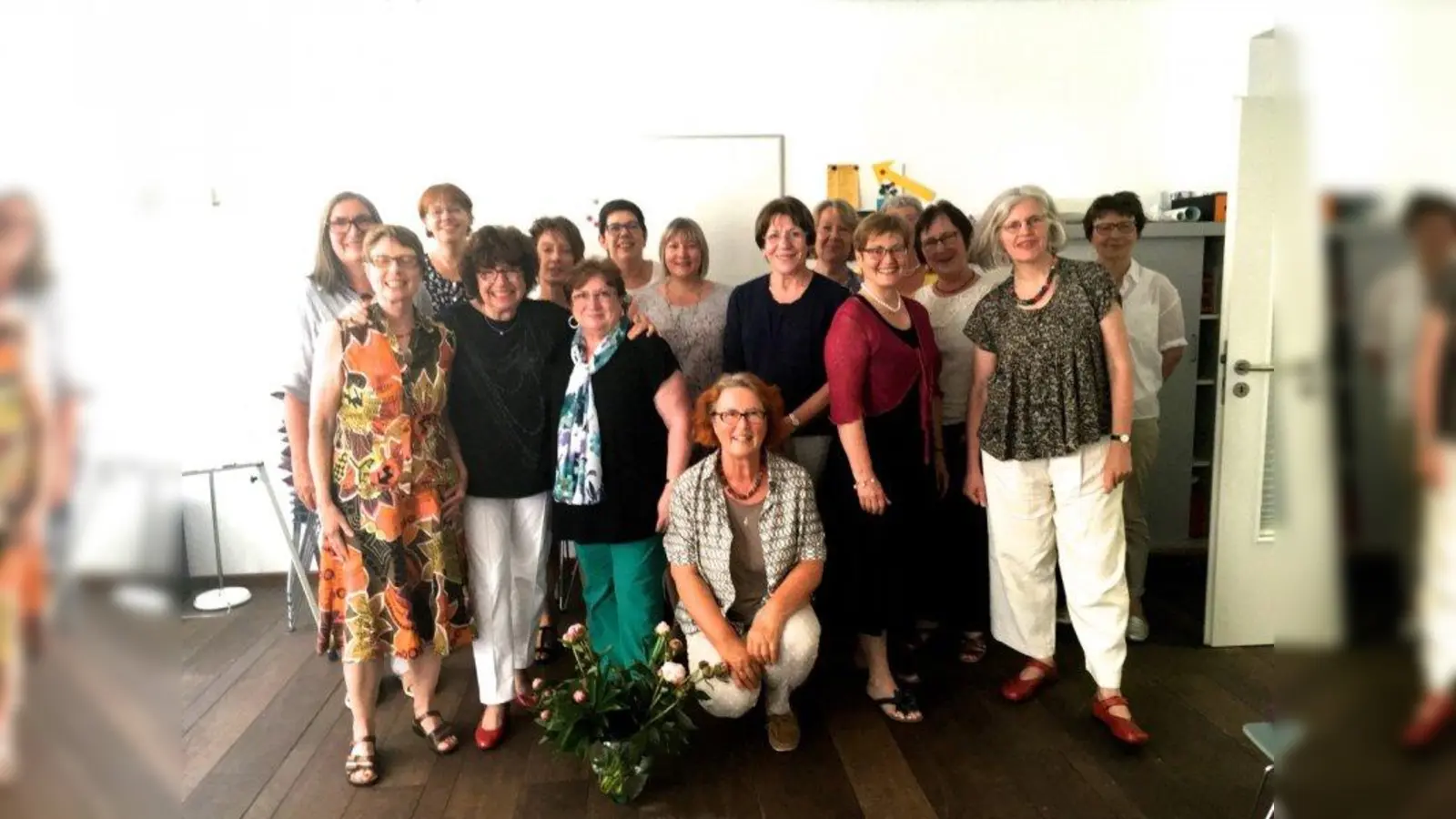 Damen und Dozentinnen des Herbstkurses; die Teilnehmerinnen der „Spurwechsel ab 55” - Kurse wachsen schnell zur Gemeinschaft zusammen. (Foto: Verein für Fraueninteressen)