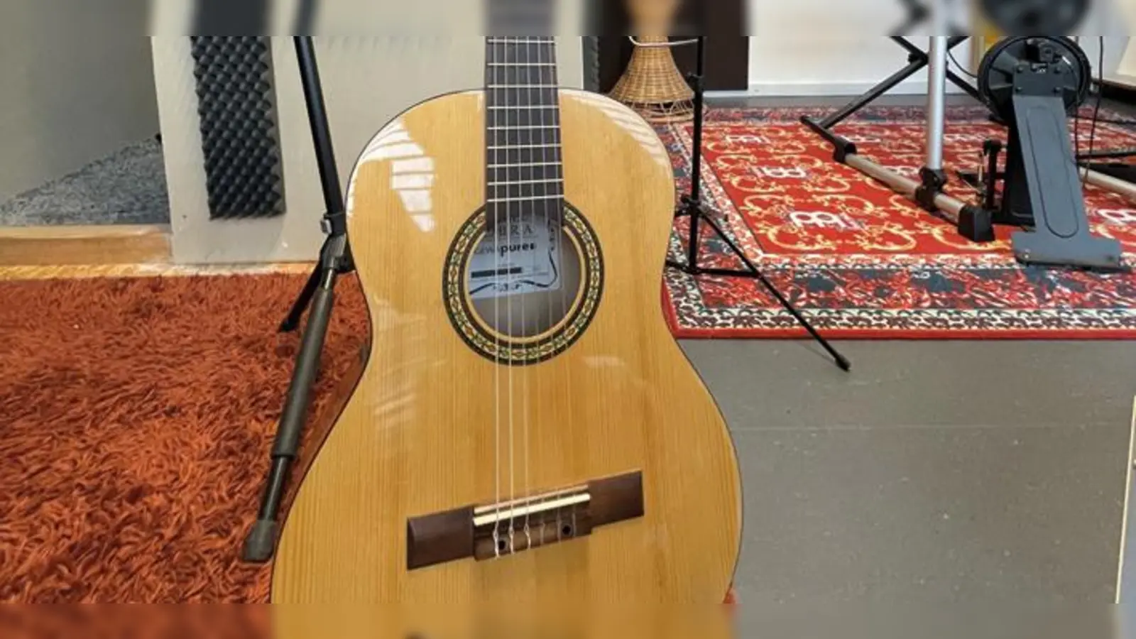 Wer bereits ein Instrument spielt und lernen will, wie man ein eigenes Lied schreibt, ist beim Songwriting-Workshop genau richtig.  (Foto: Jonas Rehm)