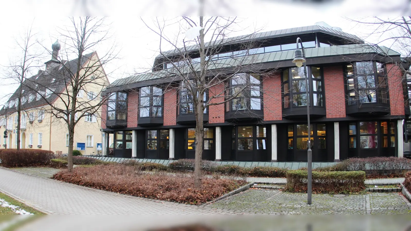 Deutlich teurer als erhofft fällt die Sanierung des Hauses für Weiterbildung in Neubiberg aus. (Foto: RedN)