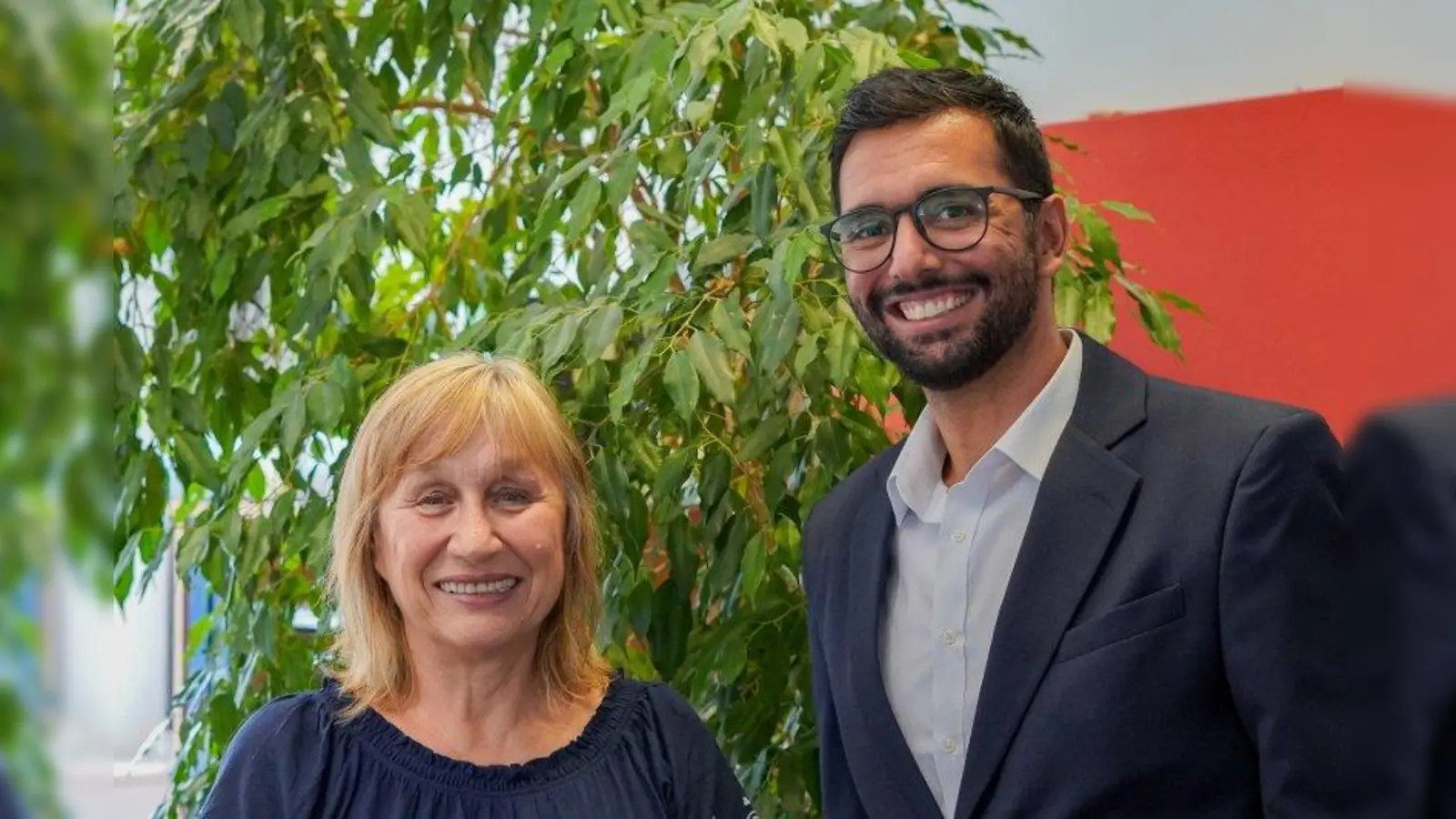 Sadija Klapo gibt die Führung des Vereins Hilfe von Mensch zu Mensch e.V. an Radoslav Ganev ab. (Foto: Hilfe von Mensch zu Mensch e.V.)