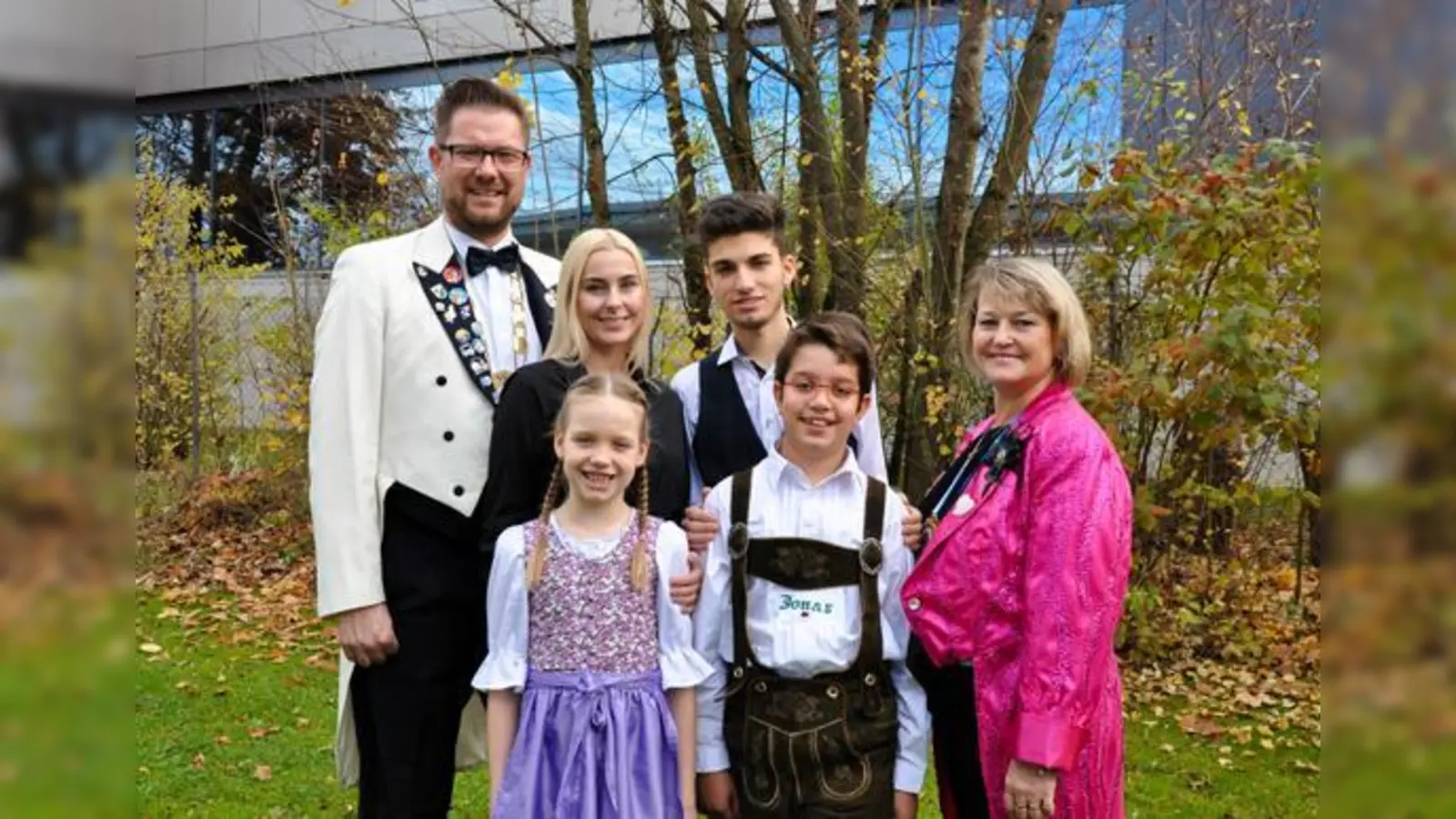 Der Unterschleißheim-Lohhofer Faschingsclub Weiß-Blau e. V. hat das neue Prinzenpaar erkoren.  (Foto: privat)