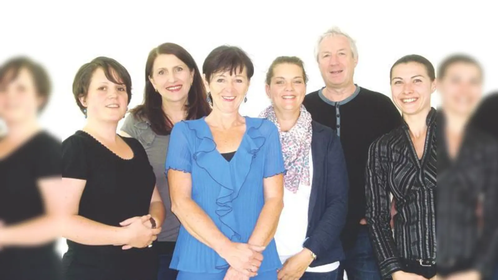 Beraterin Stephanie Klein, Beraterin und stellvertretende Leitung Claudia Nasahl, Verwaltung Elisabeth Krois, Verwaltung Anita Brandt, Leitung und Berater Albert Fierlbeck, Verwaltung Sophie Schneider (v.l.n.r.).	 (Foto: privat)