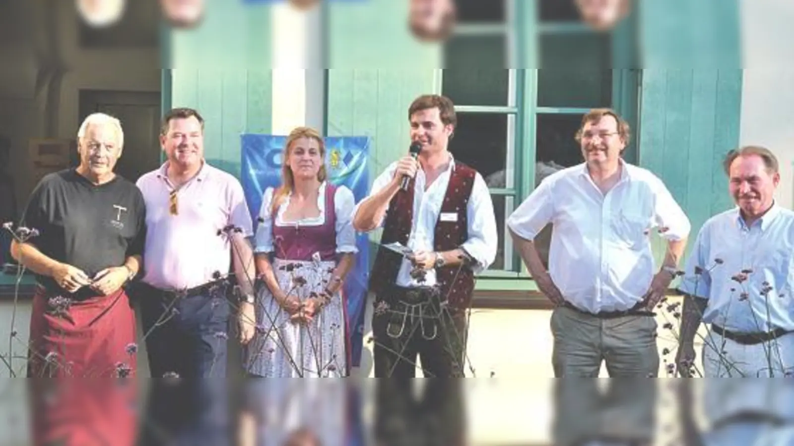 Sie begrüßten die gut 300 Besucher des Moosacher Weinfests (v. l.): Viktor Kohlbecher, Josef Schmid, Mechthilde Wittmann, Dr. Alexander Dietrich, Joachim Unterländer und Dr. Rainer Großmann.	 (Foto: Johann Schwepfinger)