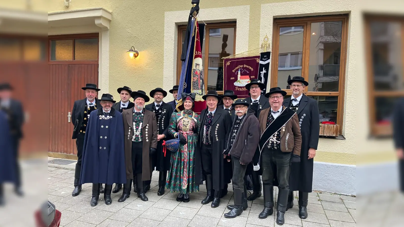 Die Teilnehmer der Ampertaler in Dachauer Tracht. (Foto: D'Ampertaler )