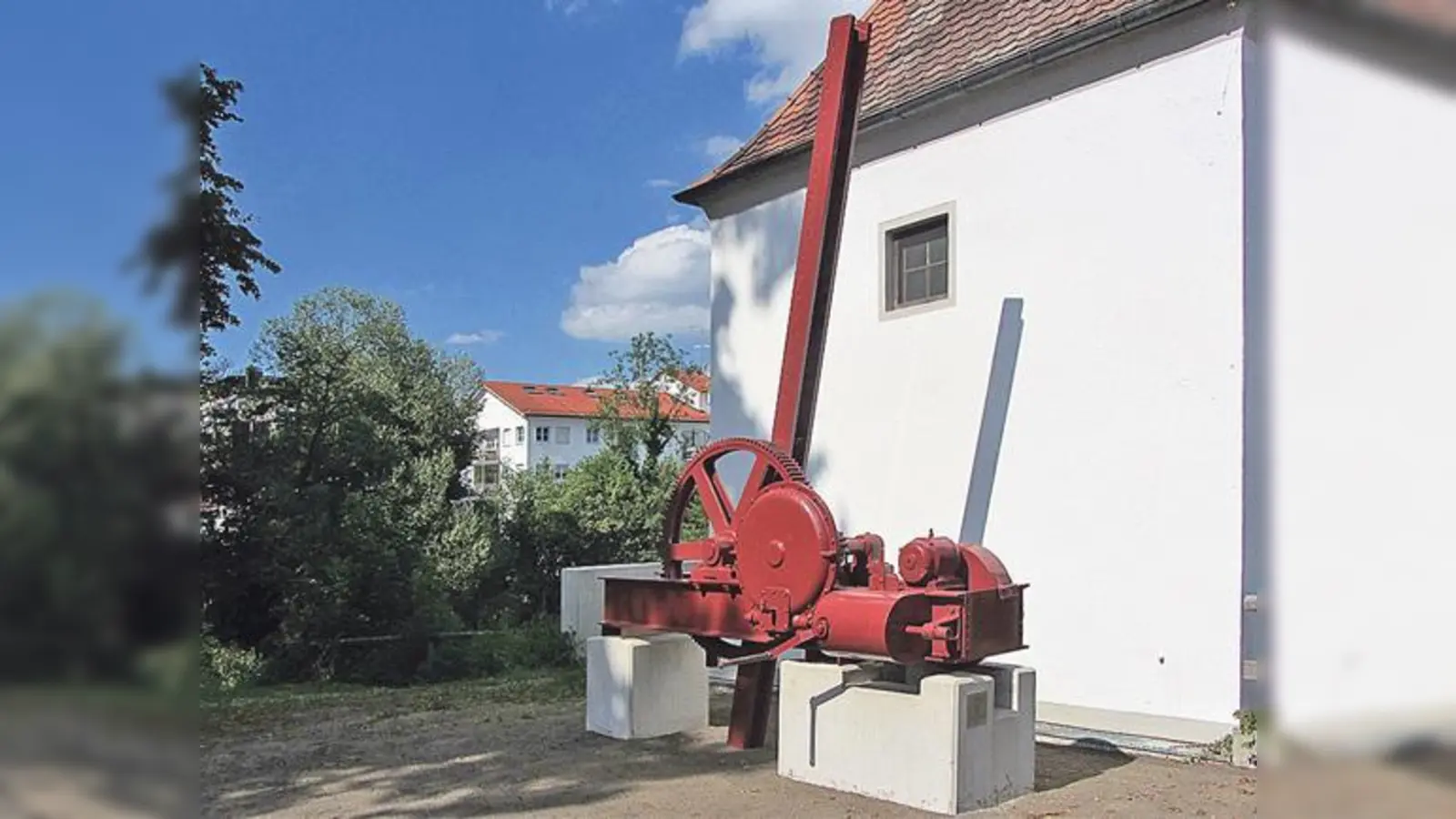 Bis zur Sanierung des Erdinger Stadtwehrs im Vorjahr hob und senkte die Winde die Wehrklappen. 	 (Foto: Stadt Erding)