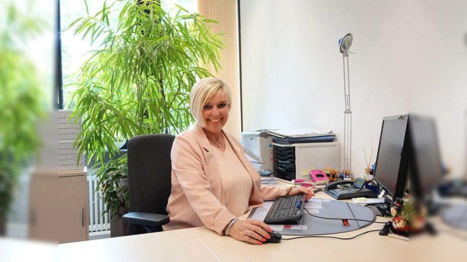 Gertrud Matthes ist die Ansprechpartnerin für soziale Angelegenheiten im Rathaus Gräfelfing. (Foto: Birgit Doll)