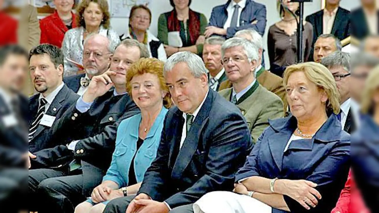 Bei der Eröffnung (v. l.): Elisabeth Ziegler, Dr. Ludwig Spaenle und Johanna Rumschöttel.  	 (Foto: VA)
