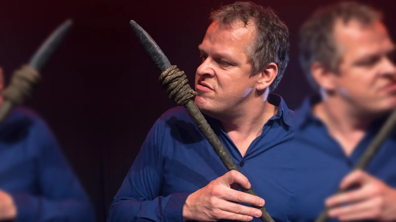 Karsten Kaie ist der „Caveman”.  (Foto: Theater Mogul GmbH)