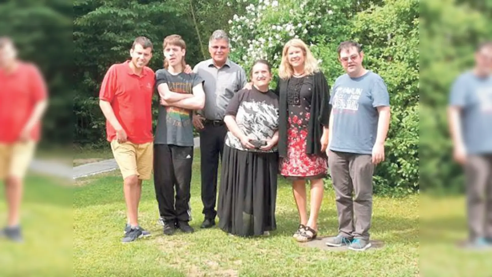 Zum krönenden Abschluss gab es ein Foto mit der Reportergruppe und Bürgermeister Edwin Klostermeier.	 (Foto: VA)