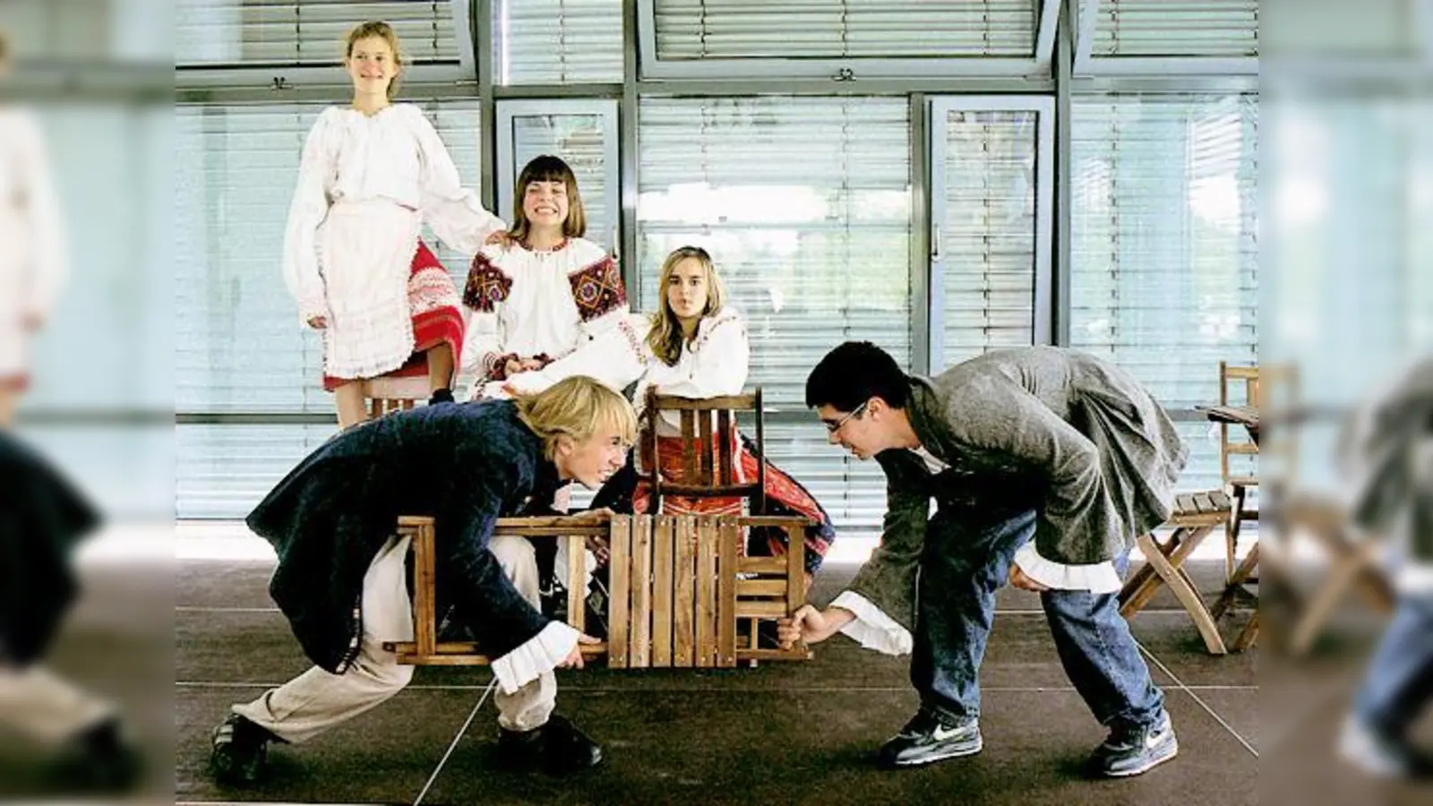 Seit einem halben Jahr proben die Schüler den ­»Revisor«  jetzt kann man ihn sehen.	 (Foto: COG)