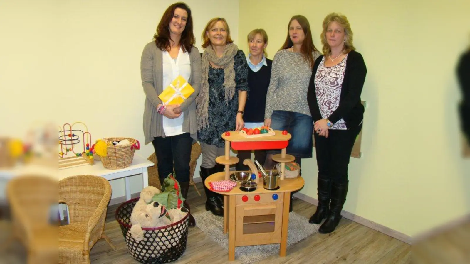 Freuen sich über die neuen Räume, von links: Monika Prommer, Irene Küsel-Schmidt, Brigitte Gladecke, Petra Schmitt und Michaela Ruhdorfer. (Foto: pst)