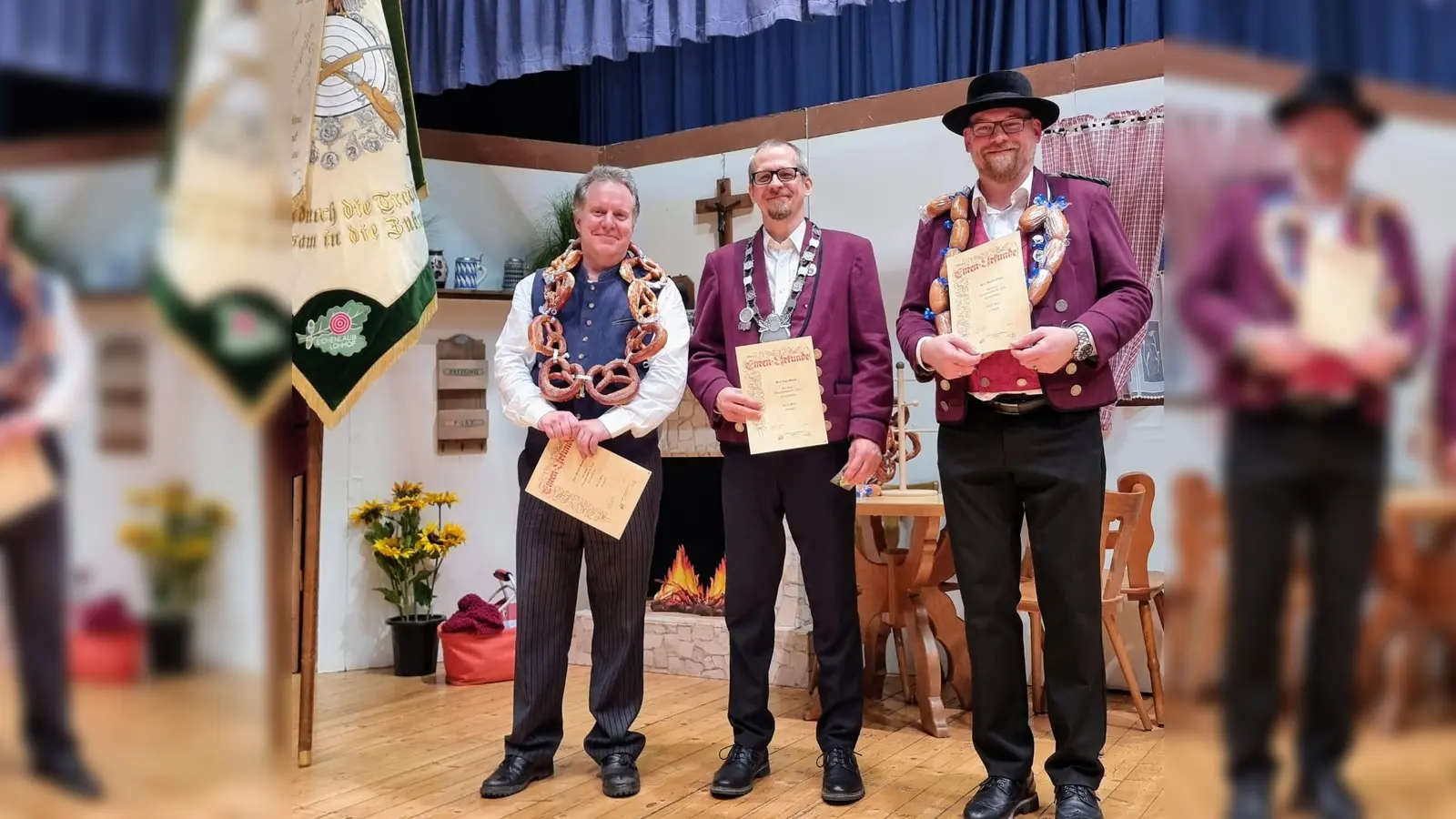 Die neuen Feuerschützenkönige sind (v.l.) Michael Gerstel (Dritter), Ingo Olczyk (Erster) und Martin Olczyk (Zweiter Feuerschützenkönig). (Foto: Schützenverein Eichenlaub)