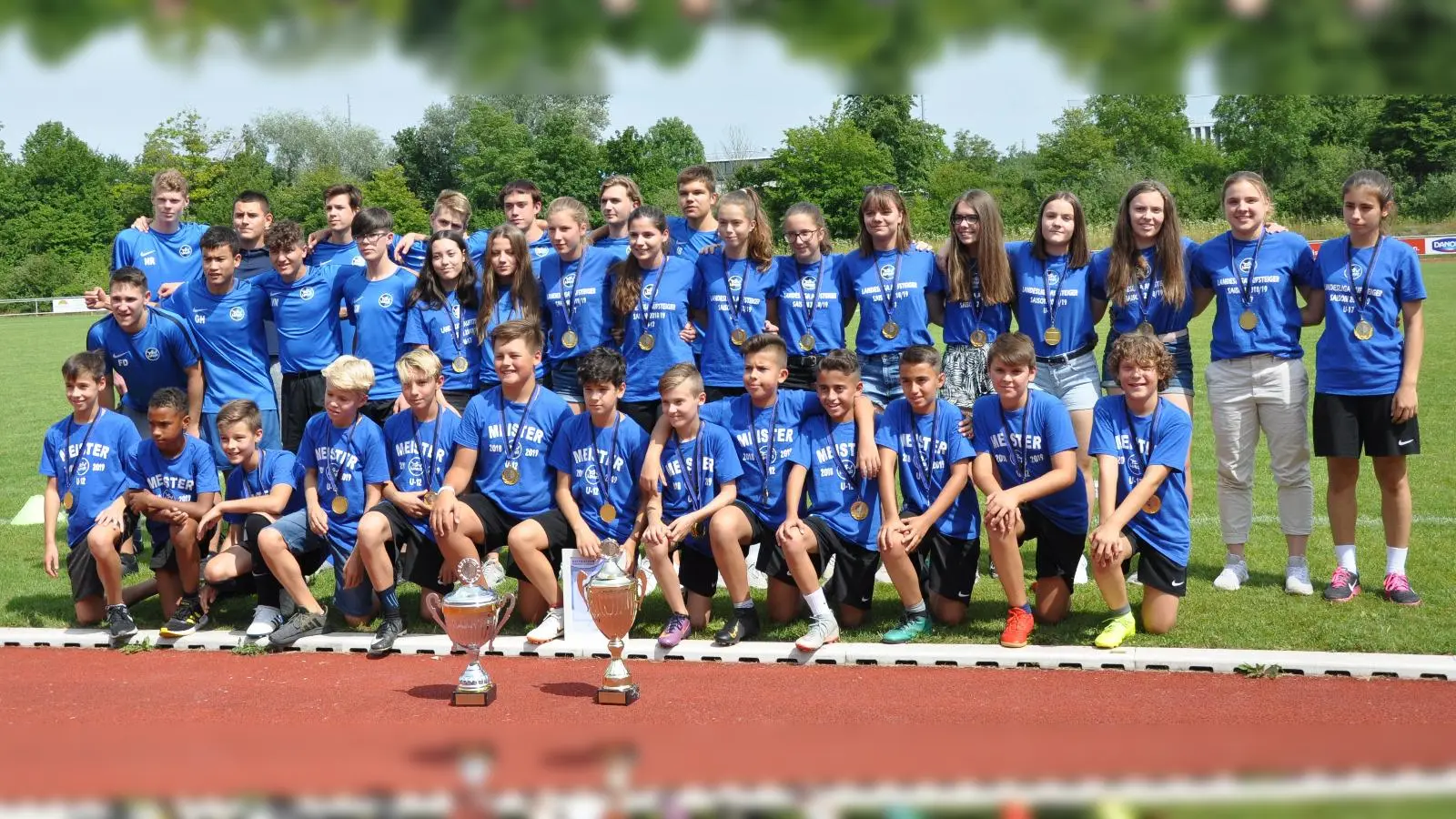 Alle Aufsteiger-Mannschaften des TSV Haar Fußball. (Foto: oh)