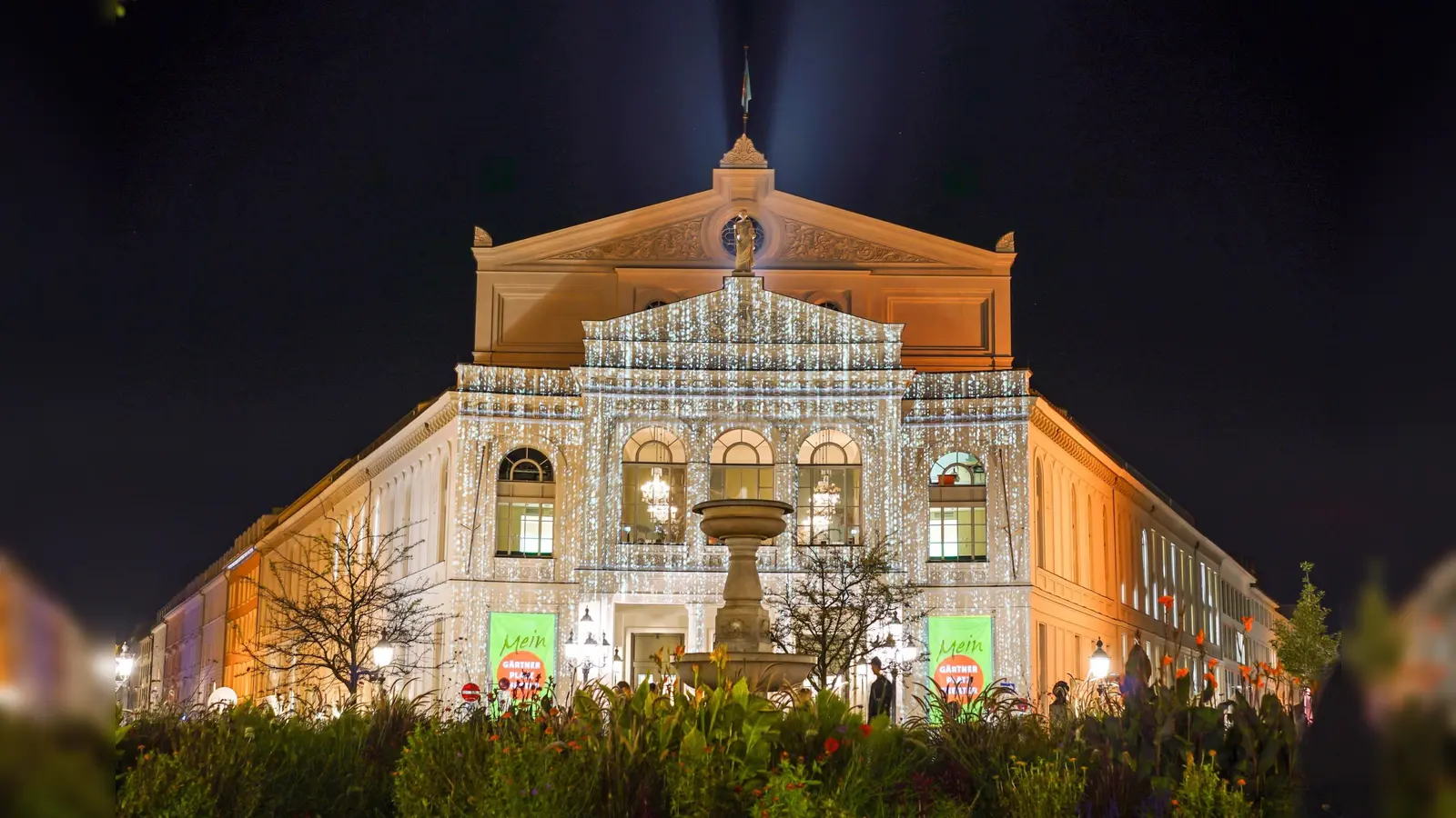 Das Gärtnerplatztheater wird zur Lichtwoche 2019 in Lichtkunst getaucht. (Foto: Sara Kurig)