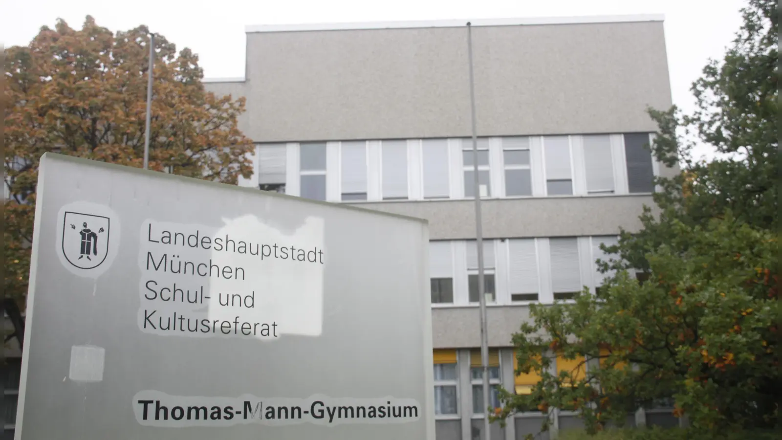 Das ehemalige Thomas-Mann-Gymnasium am Kreuzhof muss grundlegend saniert werden und soll dann zum Gymnasium „Am Südpark” ausgebaut werden. (Foto: job)