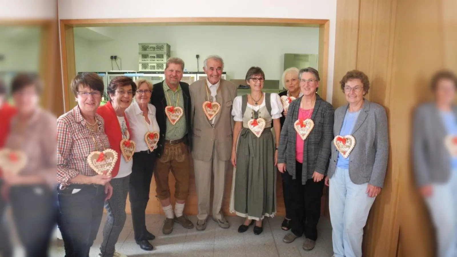 Neurieds Bürgermeister Harald Zipfel (4. von links) mit den Organisatoren des Wiesn-Nachmittags. (Foto: Gemeinde Neuried)