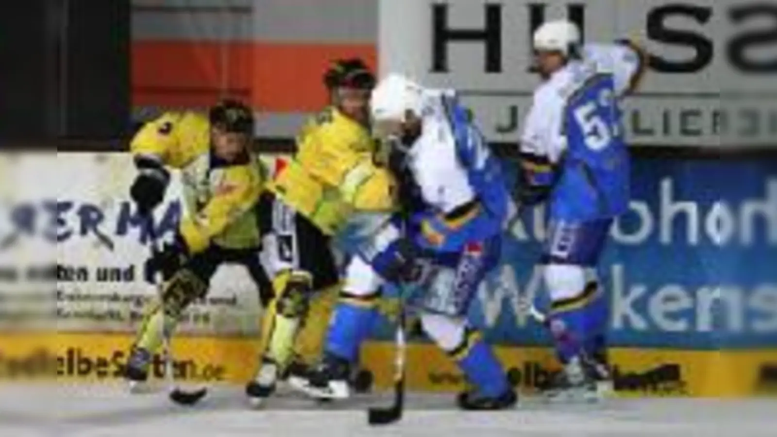 Auf fast allen Positionen haben die Münchner am Sonntag gegen Tölz nicht überzeugen können. Nur Joey Vollmer hatte Normalform.  (Foto: Rudolf Straubmeier)