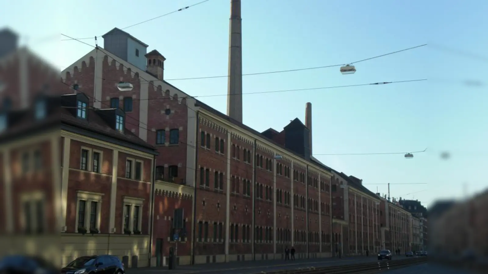 Seit Ende des 19. Jahrhunderts auf der Schwanthalerhöhe beheimatet: Die Augustiner Brauerei an der Landsberger Straße ist die älteste Brauerei Münchens und die einzige mit eigener Mälzerei. (Foto: SE)