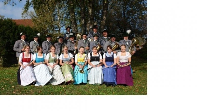 Laden zusammen mit dem Trachtenverein „Tiefenbachtaler“ zur Josefi-Feier: die „Ettinger Musikanten“. (Foto: Ettinger Musikanten)