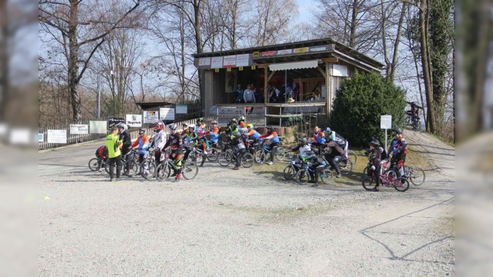 Volles Haus zum Saisonbeginn: Beim Trainingslager des BMX Teams Peißenberg wimmelte es auf der Bahn an der alten Bergehalde nur so von kleinen und großen Fahrern. (Foto: BMX-Team Peißenberg)