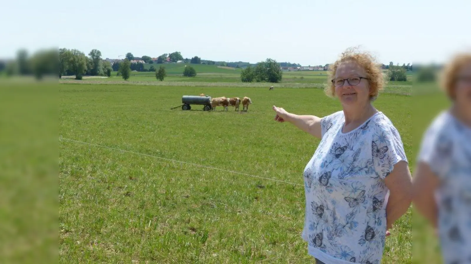 Beate Wild von der Unteren Naturschutzbehörde betreut die tierische Kooperation zwischen Landratsamt und Landwirt. (Foto: Landratsamt Dachau)