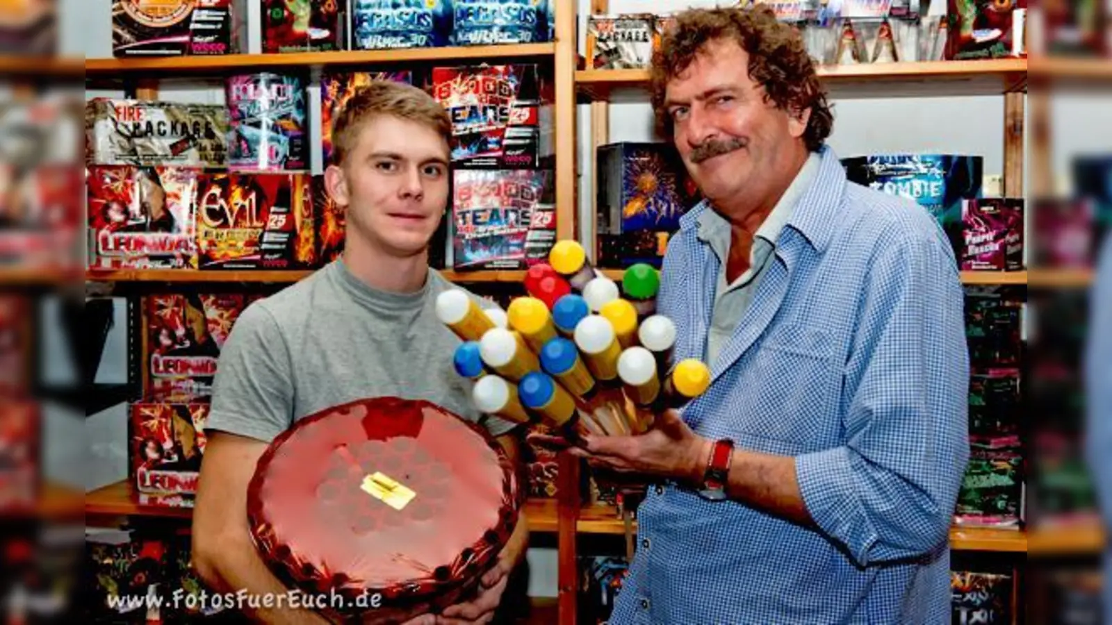 Peter und Sebastian  (Foto: Vater und Sohn sind Pyrotechniker mit Leib und Seele.)