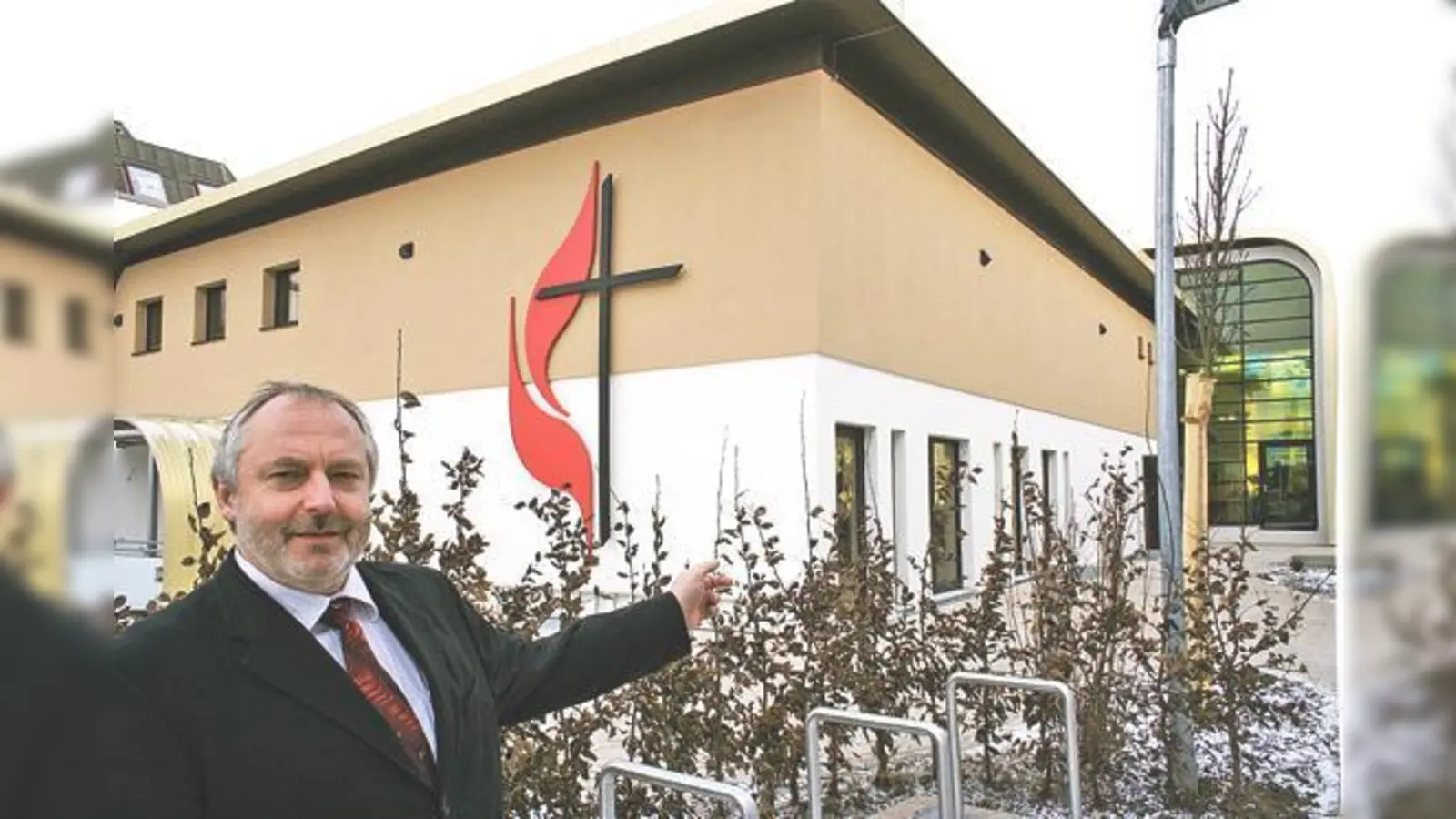 Pastor Dr. Friedemann Burkhardt freut sich, die neuen Räumlichkeiten allen Interessierten am dritten Adventswochenende präsentieren zu können. 	 (Foto: ws)