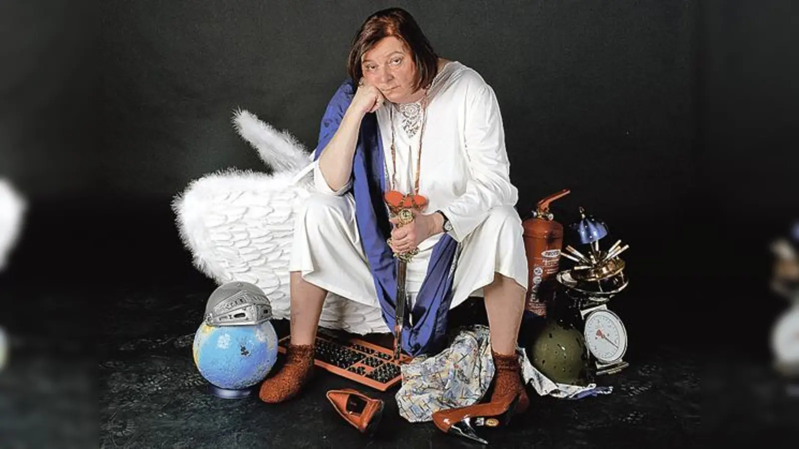 Kabarettistin Maria Pescheks erstes Programm ganz ohne Paula Pirschl. Frauenpower zum Internationalen Weltfrauentag.  (Foto: VA)