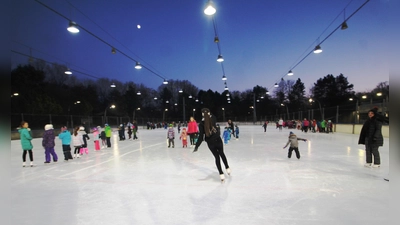 Das Eissportzentrum München-Ost ist wieder voll zugänglich. Doch Fragen hinsichtlich einer umfangreicheren Sanierung bleiben. (Foto: RedHe)