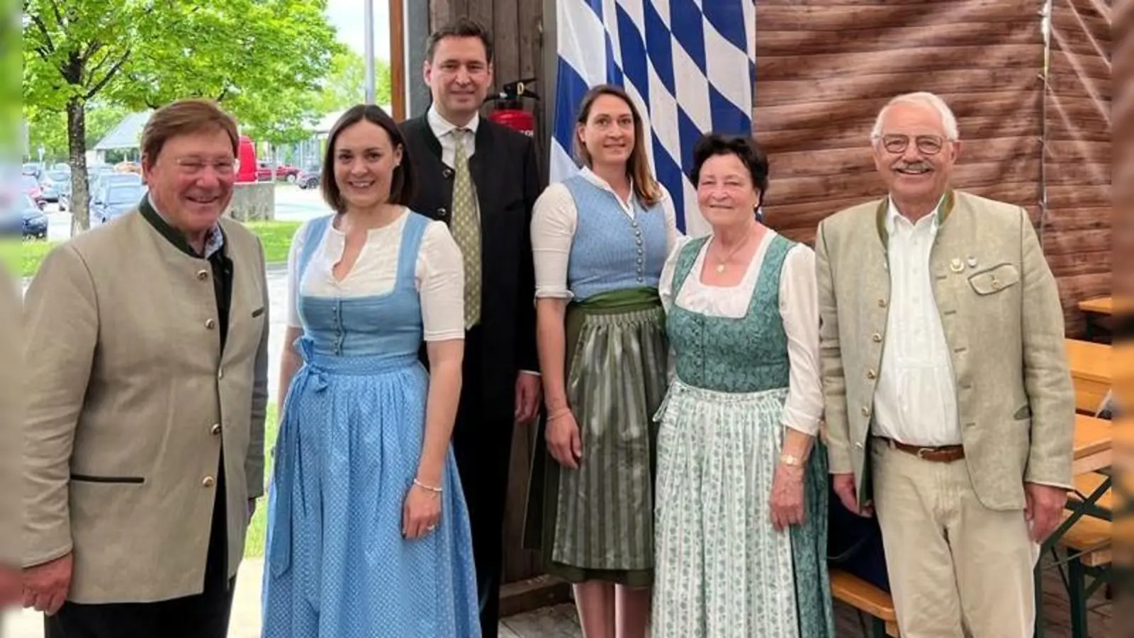 Ortsverband mit neuer Führung (von links): Beisitzer Alfred Nagel, Stadträtin Veronika Mirlach, Bezirksvorsitzender Georg Eisenreich, die neue Ortsvorsitzende Katharina Kapfenberger, stv. Ortsvorsitzende Karin Singer-Mayr und Otto Seidl. (Foto: CSU)