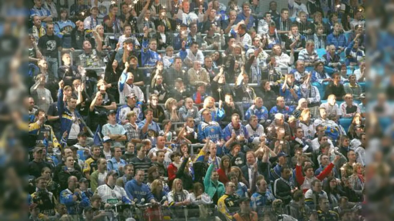 Unter den Fans kommen Zweifel auf  Zweifel an der Vermarktung der Marke »EHC« und Zweifel an der sportlichen Durchsetzungsfähigkeit.	 (Foto: Rabuser)