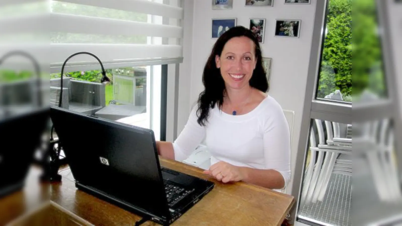 Sobald die Kinder aus dem Haus sind, tippt Stefanie Gregg ihre Mordgeschichten in den Laptop.	 (F.: MO)