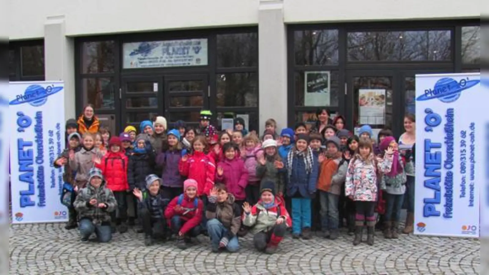 Jugendzentrum und Hausaufgabenhilfe waren begeistert von ihrem gemeinsamen Ausflug in die ZDF-Studios nach Unterföhring.                                     (Foto: VA)