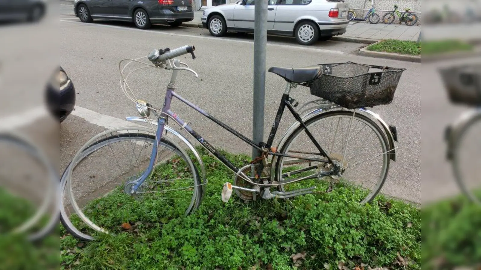 Die Rikschas an der Ecke Parkstraße / Tulbeckstraße sind weg, doch fahruntüchtige Vehikel auf Grünstreifen gibt es immer wieder. (Foto: ds)