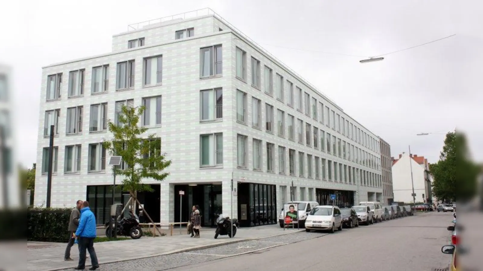 Das Sozialbürgerhaus an der Meindlstraße 16 ist seit einem Jahr in Betrieb. (Foto: job)