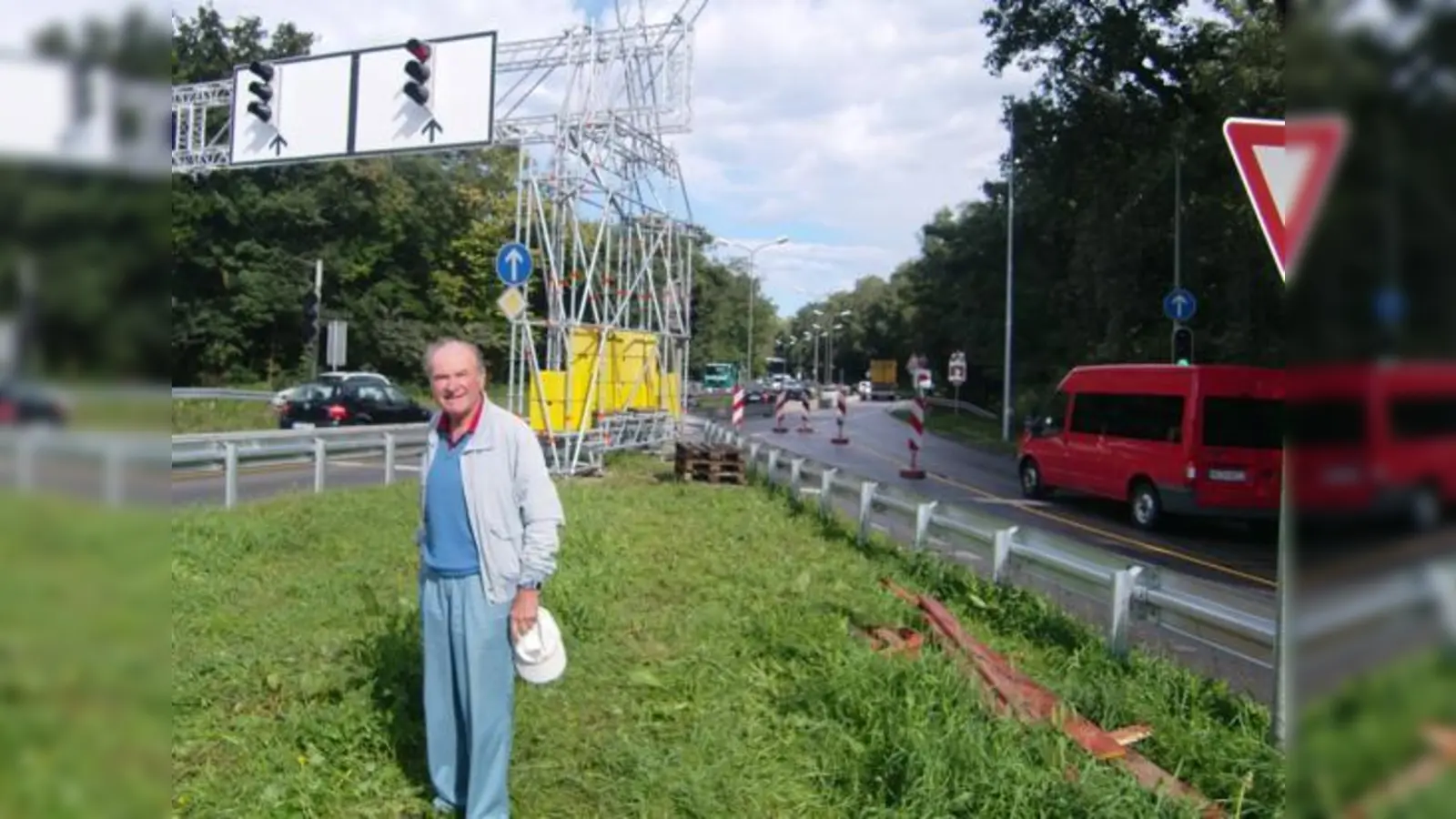 Werner Bosch, der die Idee zur  halben Ampel hatte, hat nachgezählt und zieht eine positive Bilanz: Mehr Autos kommen durch.  (Foto: ikb)