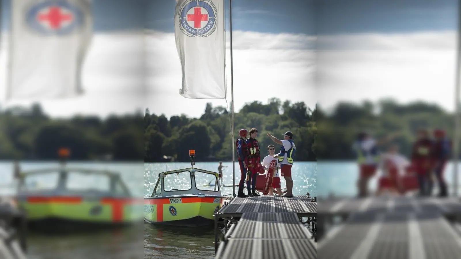 Schnelle Koordinierung vor dem Einsatz. (Foto: Wasserwacht Pilsensee)
