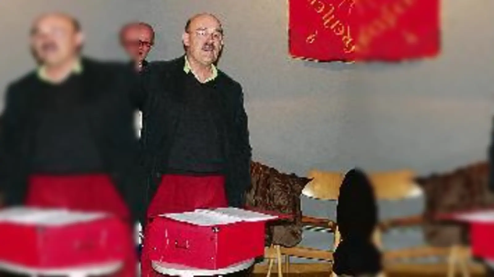 K. Weinzierl (oben) rätselte über den Wähler und die CSU, D. Seniuk (l.) und L. Piloty präsentierten Lieblingshits  recht lustig, auch wenns gerade nicht so aussieht.	  (Fotos: ms)