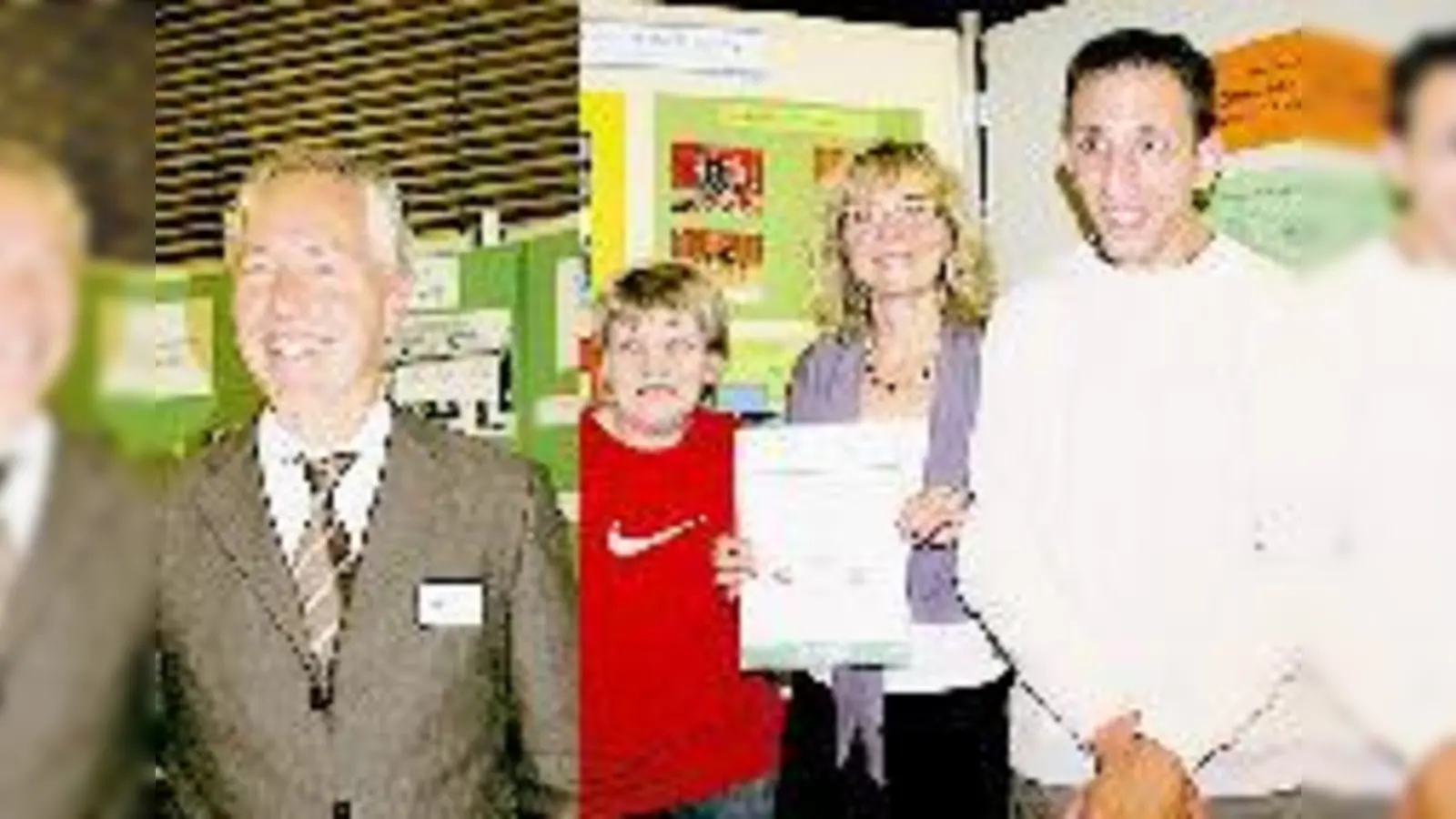 Bürgermeister Günter Heyland und Trainerin Stefanie Mörbt freute sich mit ihren Schützlingen Simone und Tillmann über ihre Auszeichnung.  (Foto: hw)