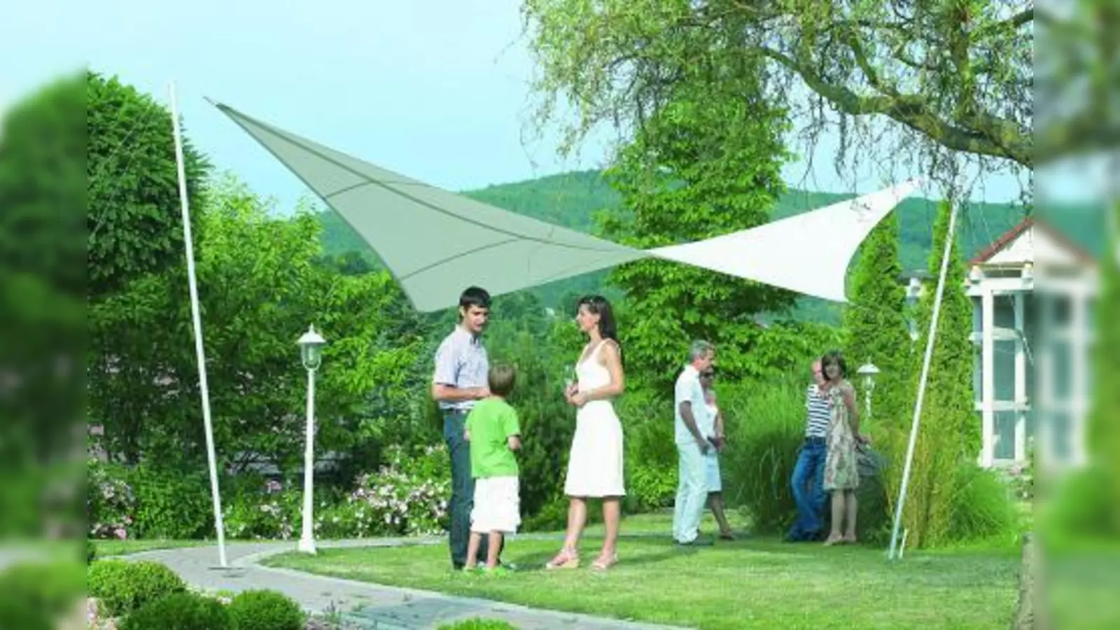 Ein elegantes, mobiles Sonnensegel spendet Schatten, wo immer es gebraucht wird. (Foto: djd/Warema Renkhoff GmbH)