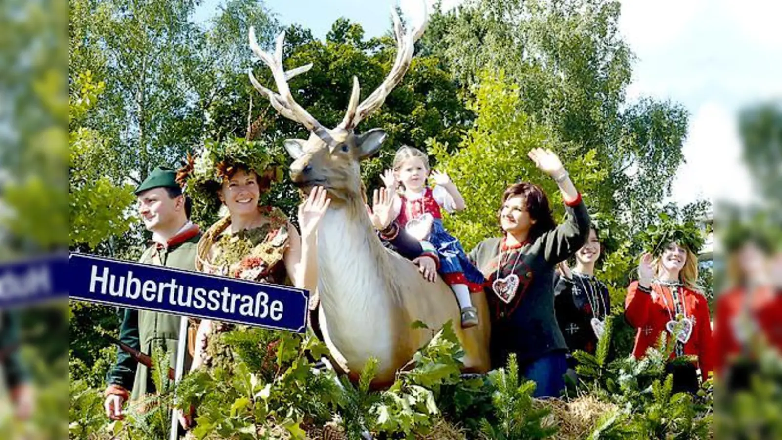 Am großen Festumzug beteiligte sich auch die Hubertusstraße.  (Foto: MO)