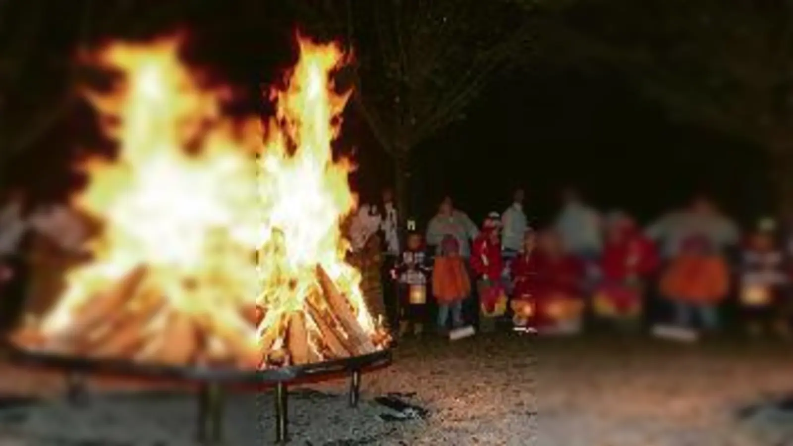 Große Kinderaugen staunten über das Holzfeuer vor dem Kindergarten am Römerhof.  (Foto: VA)